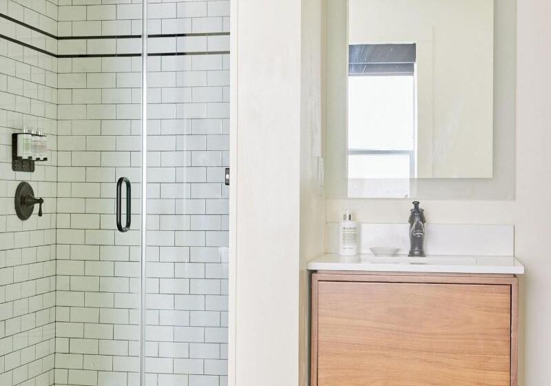 带大床的标准间, Albor San Miguel de Allende, Tapestry Collection by Hilton