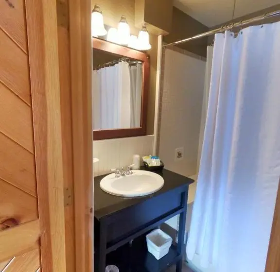 キングサイズベッドのデラックススイート, Creekside Lodge