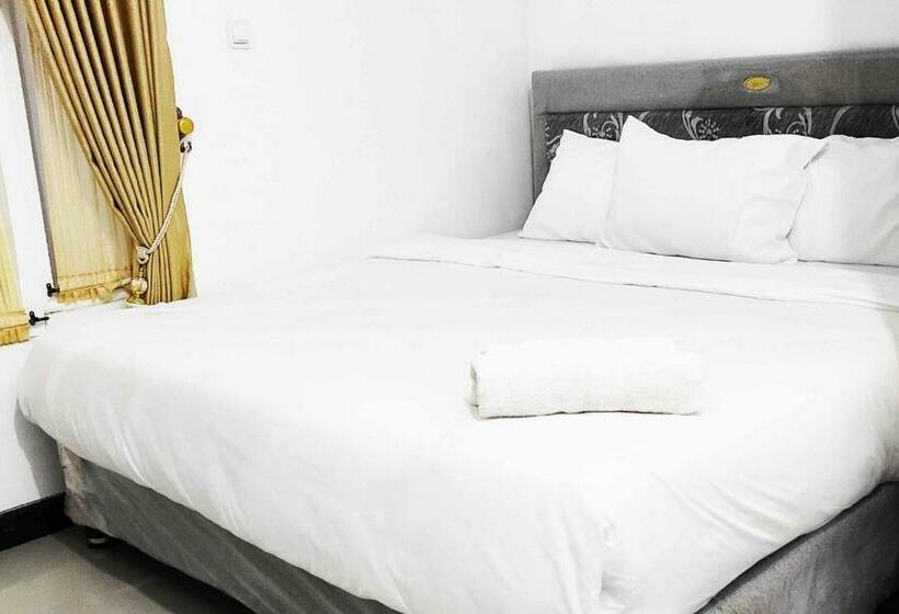 Номер Deluxe, Pertiwi Homestay Near Museum Angkut Batu Mitra Reddoorz