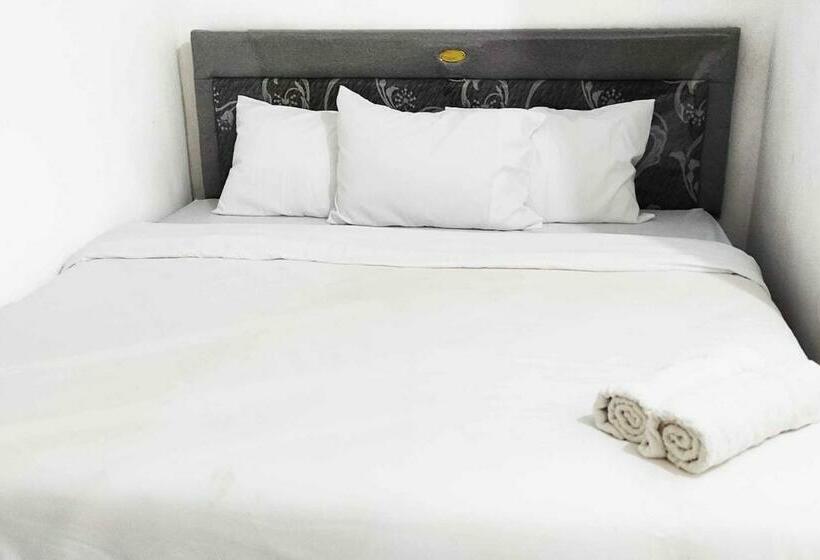 Номер Deluxe, Pertiwi Homestay Near Museum Angkut Batu Mitra Reddoorz