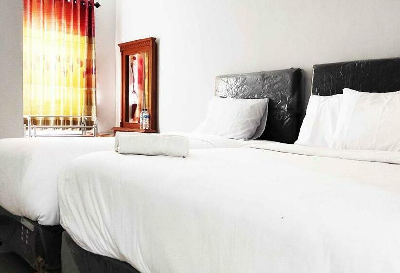 Семейный Номер, Pertiwi Homestay Near Museum Angkut Batu Mitra Reddoorz