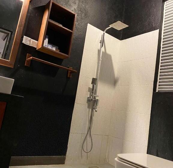 اتاق لوکس سه تخته, Athyantha Resort