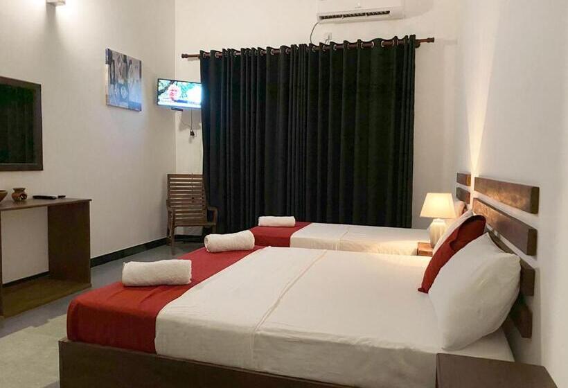 اتاق لوکس سه تخته, Athyantha Resort