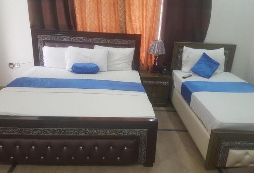 اتاق لوکس سه تخته, Day In Lahore