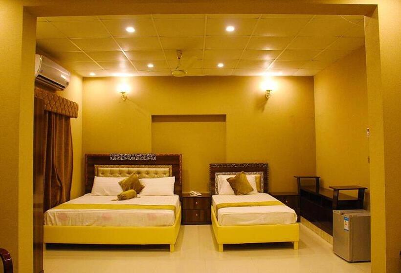 اتاق لوکس خانوادگی, Day In Lahore