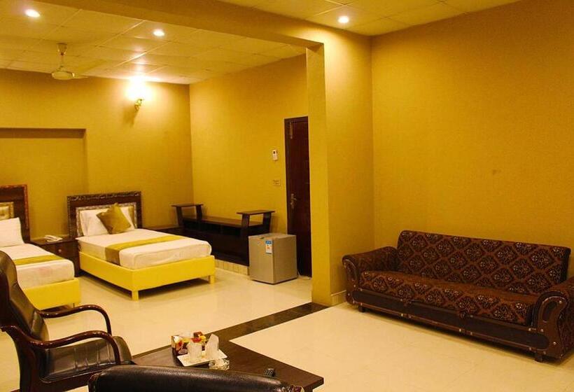 سوییت خانوادگی, Day In Lahore