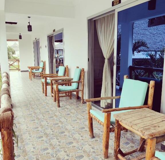 バルコニー付きスタンダードトリプルルーム, Hakuna Matata Boutique