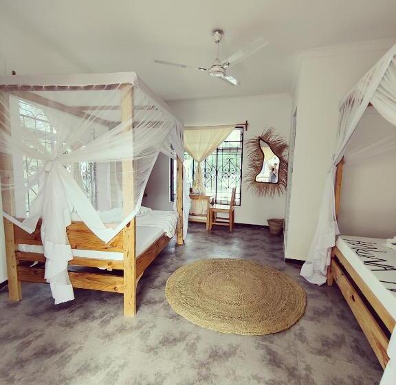 バルコニー付きスタンダードトリプルルーム, Hakuna Matata Boutique