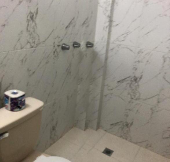 غرفة قياسية رباعية, Reff