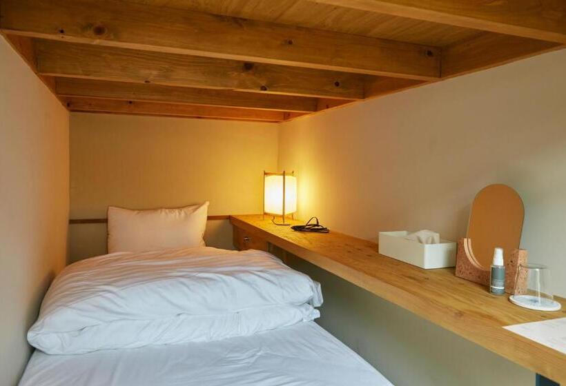 Llit en Habitació Compartida, Soil Setoda