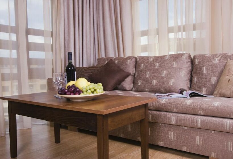 דירת חדר, Belmont