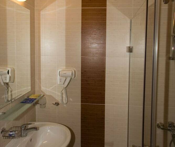 דירת חדר, Belmont