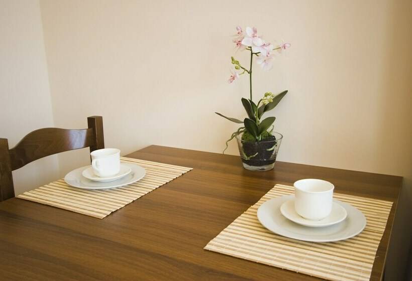 דירת שני חדרים, Belmont