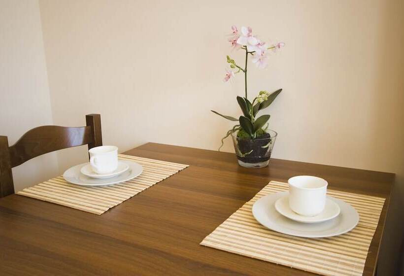 דירת שני חדרים, Belmont