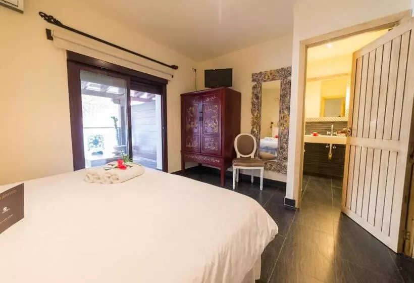 اتاق لوکس, Boutique Varadero