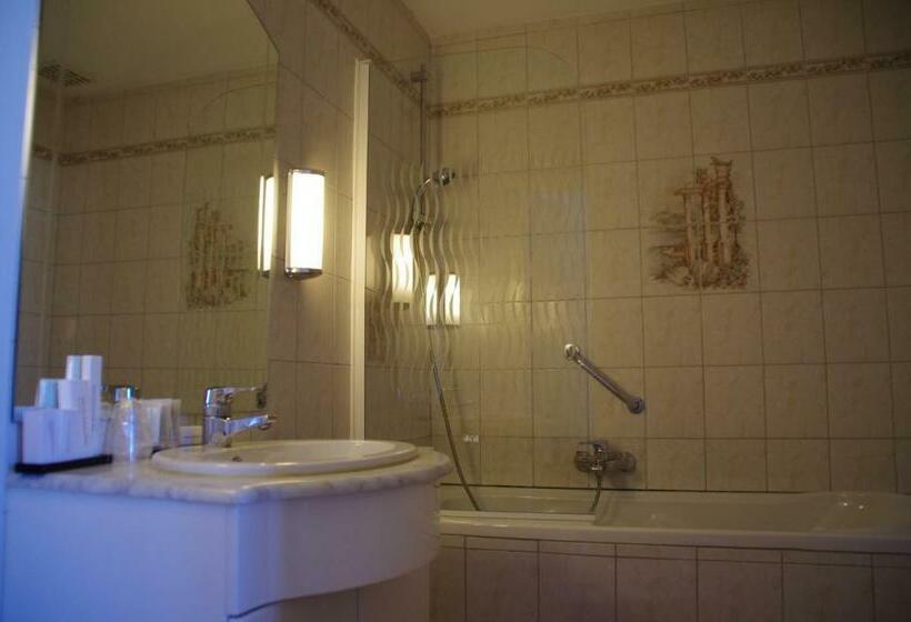 חדר סטנדרט, Chateau De Latour