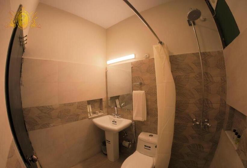 اتاق لوکس, Crown Inn