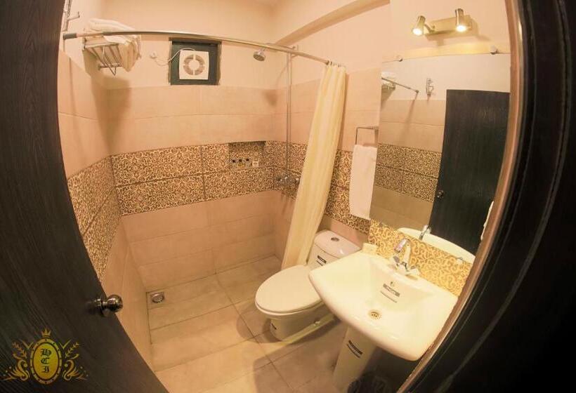 اتاق لوکس, Crown Inn