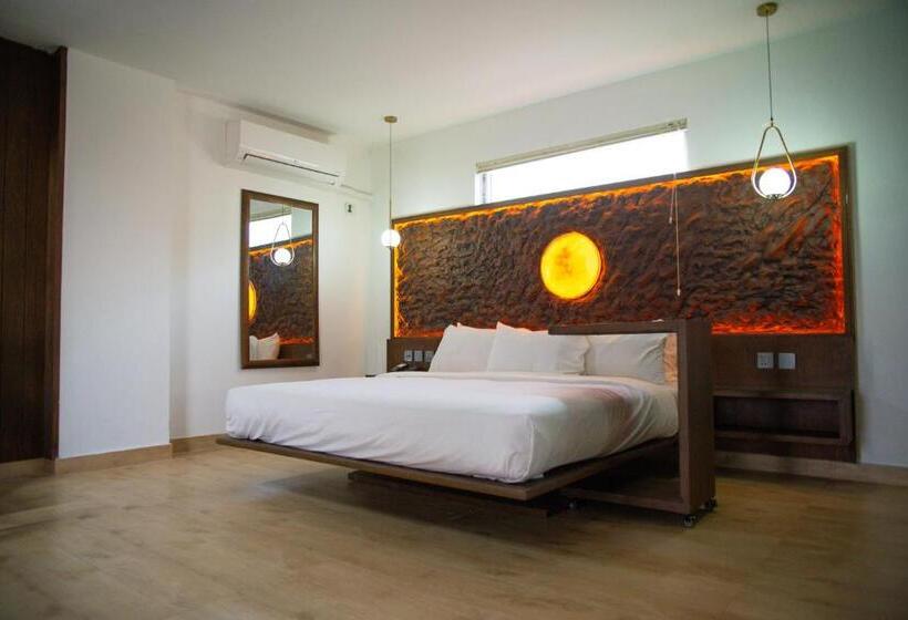 سوییت سوپریور, Crown Inn