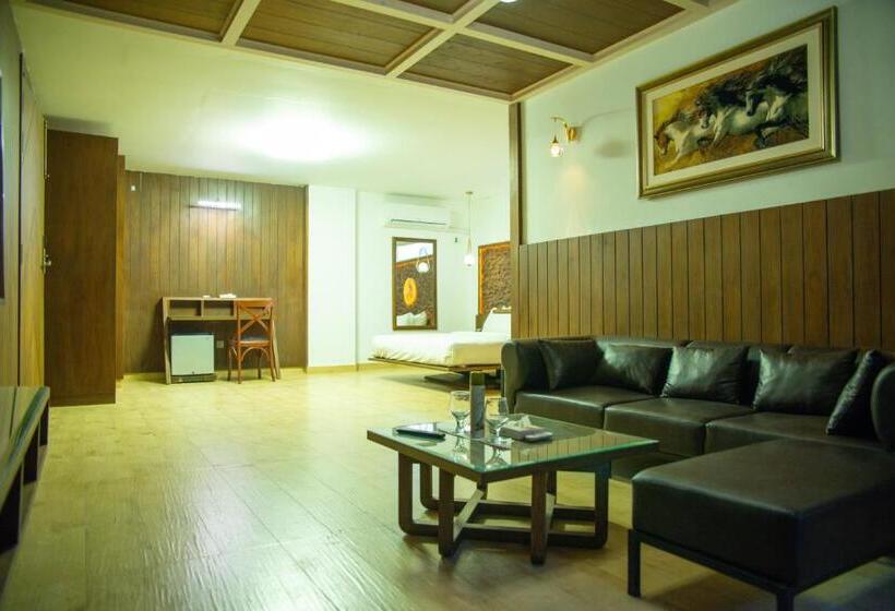 سوییت سوپریور, Crown Inn