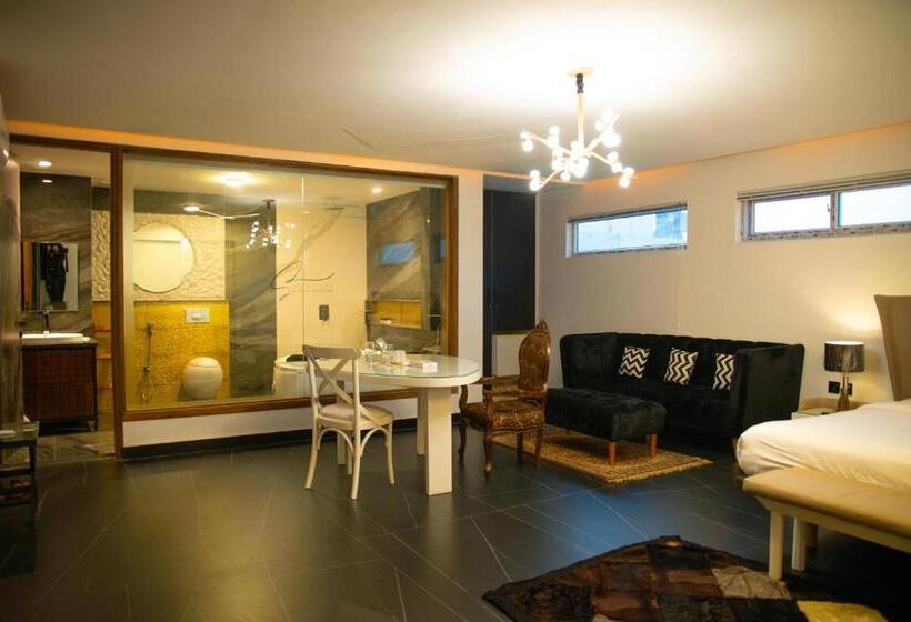 سوییت سوپریور, Crown Inn