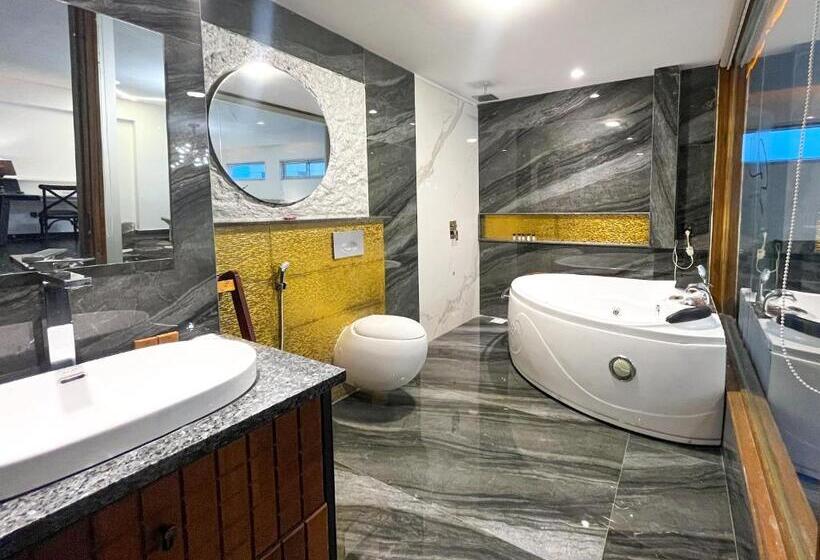 سوییت سوپریور, Crown Inn