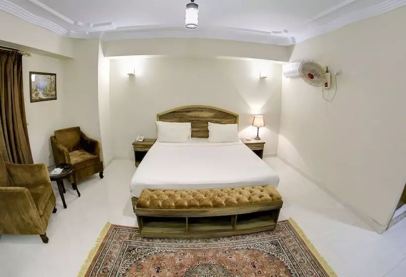 اتاق لوکس, Crown Inn