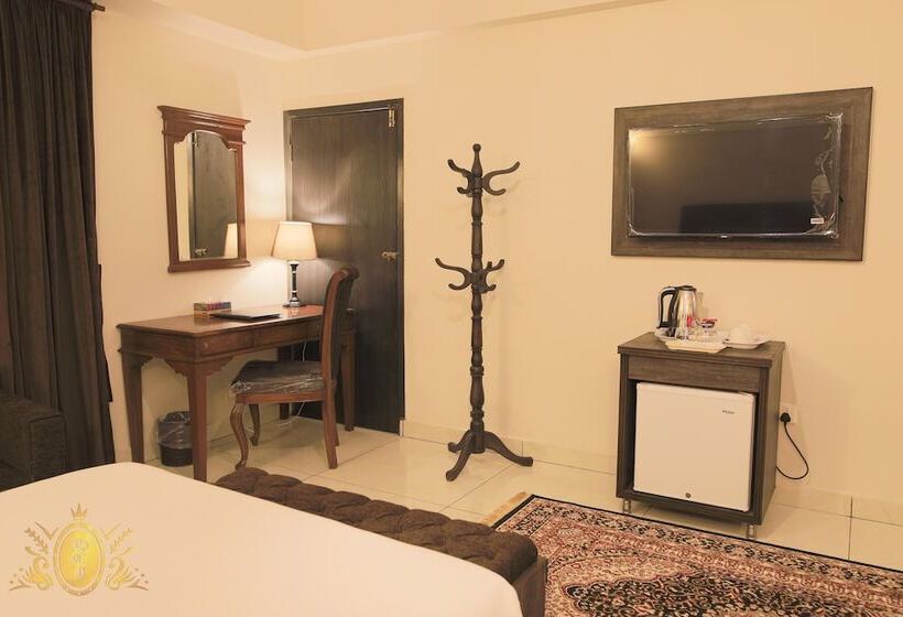 اتاق اجرایی, Crown Inn