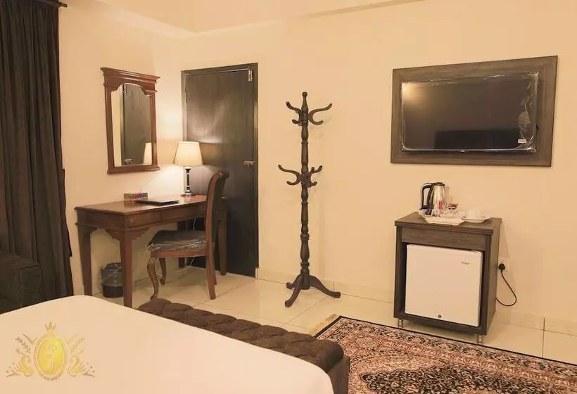 اتاق اجرایی, Crown Inn