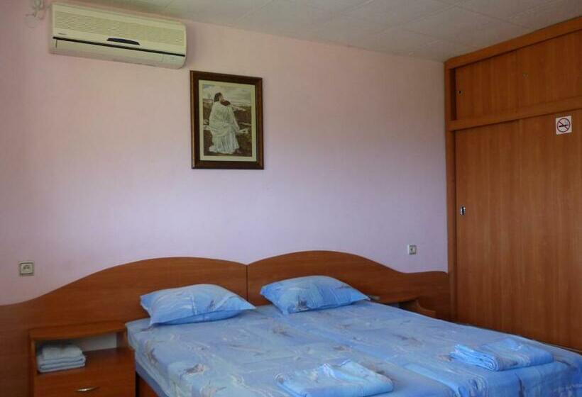 バス共有のスタンダードルーム, Guest House Delphini