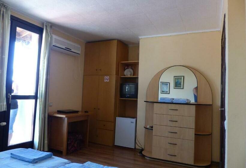 バス共有のスタンダードルーム, Guest House Delphini