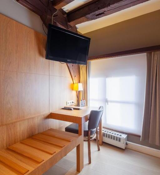 חדר יחיד בסיסי, Hof Van Aragon