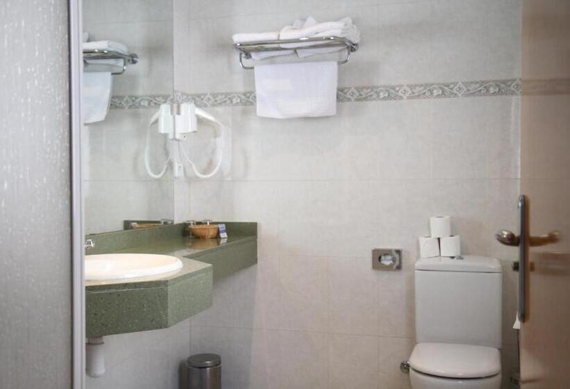 اتاق استاندارد سه نفره, Hôtel Bruxelles