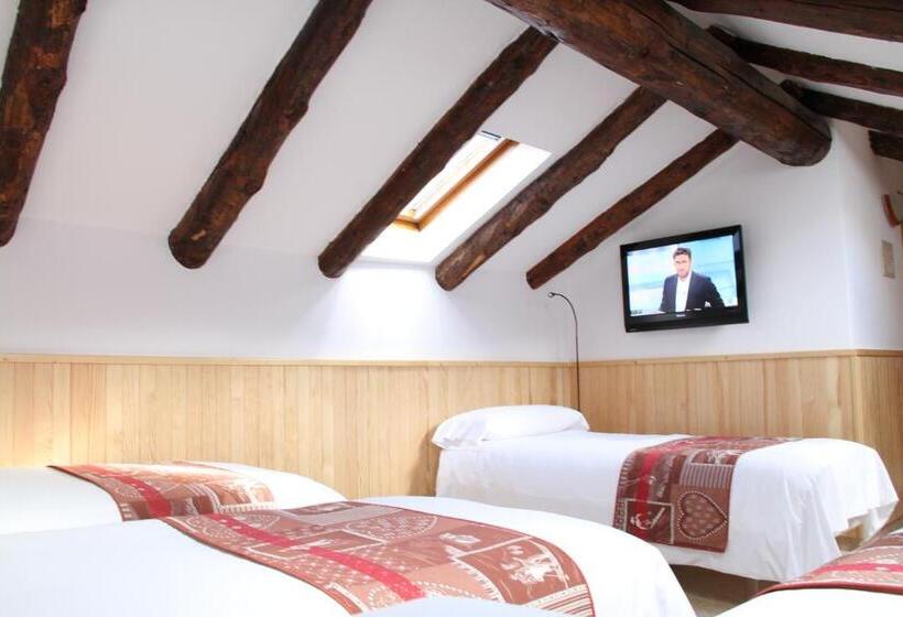 اتاق استاندارد چهار تخته, Hôtel Bruxelles