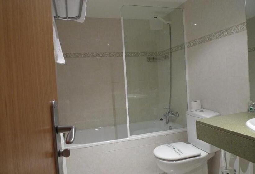 اتاق استاندارد سه نفره, Hôtel Bruxelles