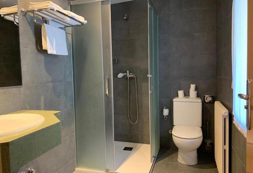 اتاق استاندارد سه نفره, Hôtel Bruxelles