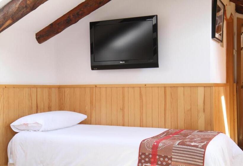 اتاق استاندارد چهار تخته, Hôtel Bruxelles