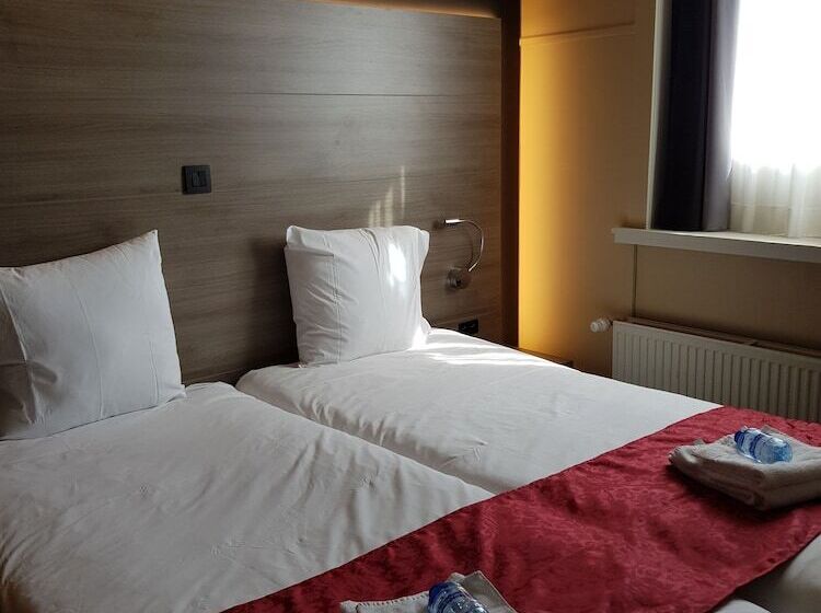 이코노미 룸, Industrie