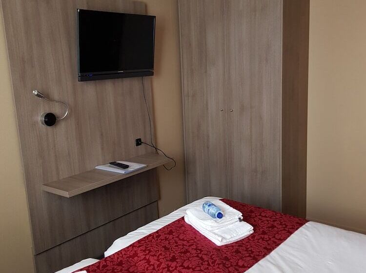 이코노미 룸, Industrie