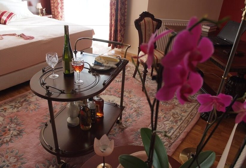 高级大房间, Octagon