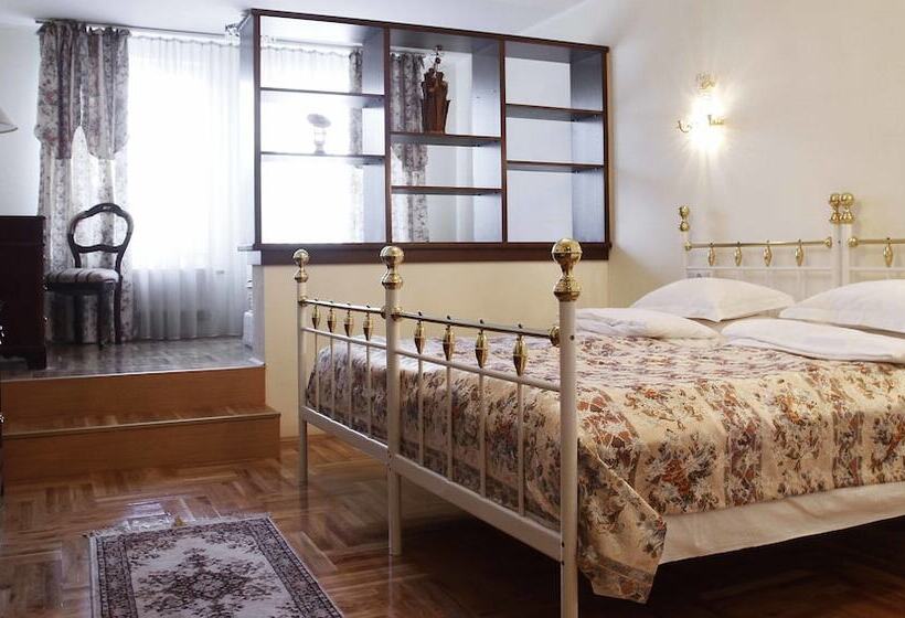 高级大房间, Octagon