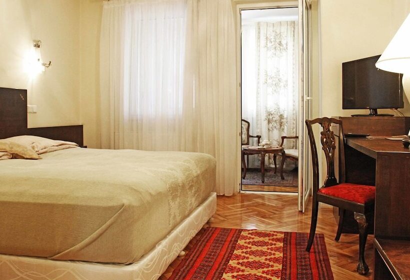 高级大房间, Octagon