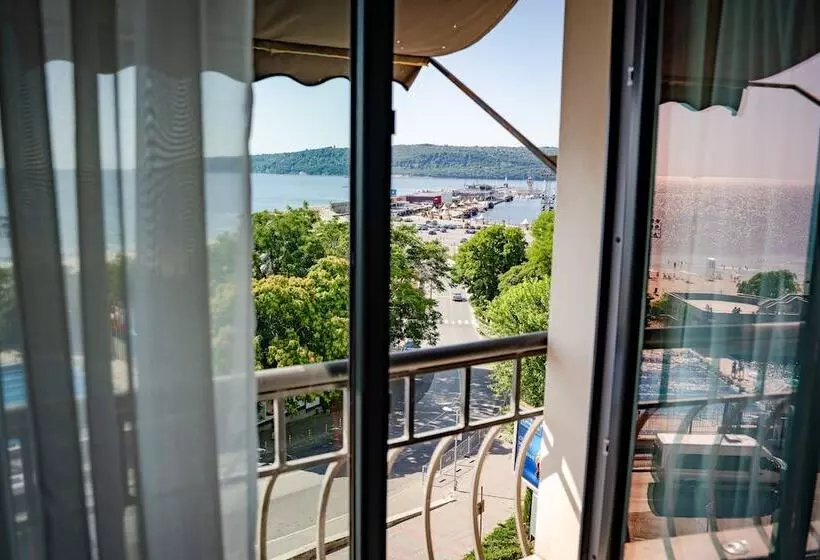 آپارتمان 1 خوابه با چشم‌انداز دریا, Panorama Hotel   Free Ev Charging Station