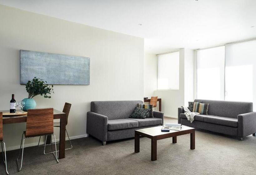 شقة غرفتين, Punthill Knox