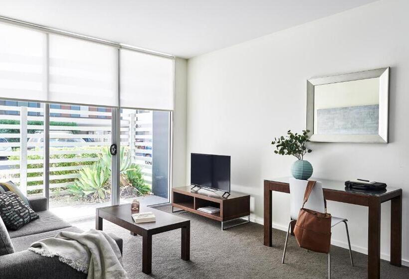 شقة غرفتين, Punthill Knox