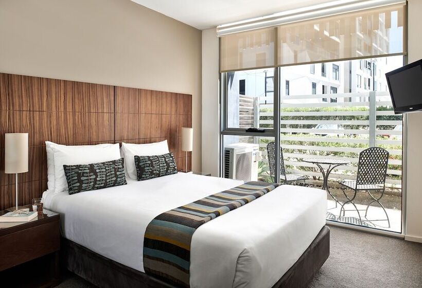 شقة غرفة واحدة, Punthill Knox