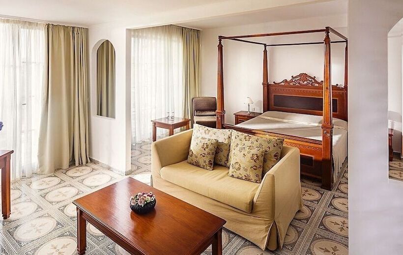 Апартаменты 1 Спальня, The Cliff Beach & Spa