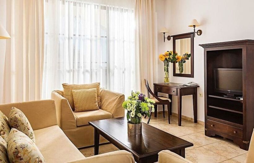 Апартаменты 2 Спальни, The Cliff Beach & Spa