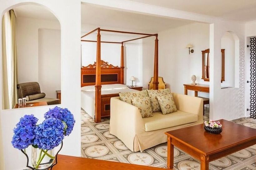 Апартаменты 2 Спальни, The Cliff Beach & Spa