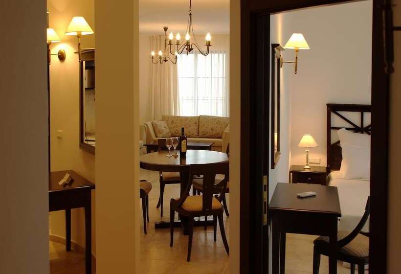 Апартаменты 2 Спальни, The Cliff Beach & Spa